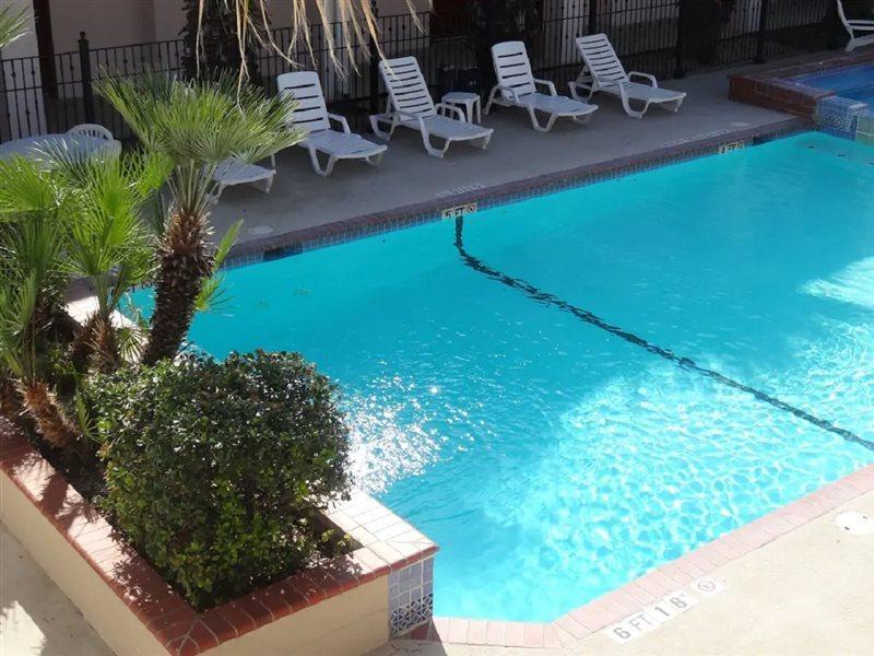 Howard Johnson By Wyndham San Antonio Hotel & Suites المظهر الخارجي الصورة