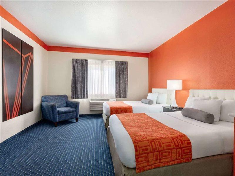 Howard Johnson By Wyndham San Antonio Hotel & Suites المظهر الخارجي الصورة
