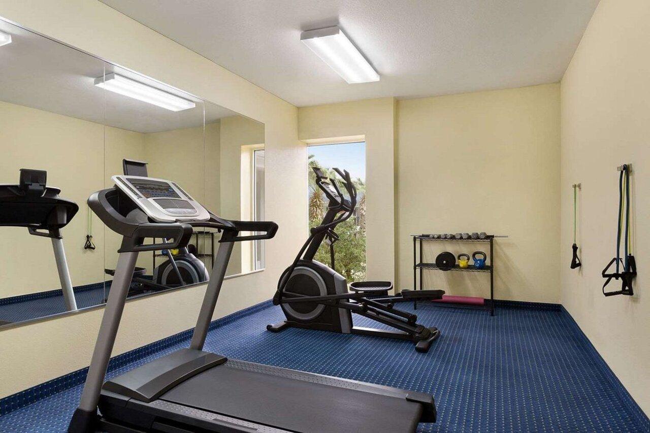 Howard Johnson By Wyndham San Antonio Hotel & Suites المظهر الخارجي الصورة