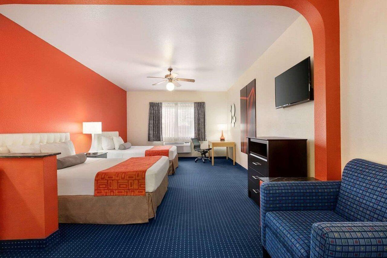 Howard Johnson By Wyndham San Antonio Hotel & Suites المظهر الخارجي الصورة