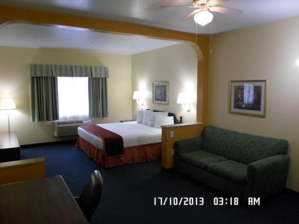 Howard Johnson By Wyndham San Antonio Hotel & Suites المظهر الخارجي الصورة