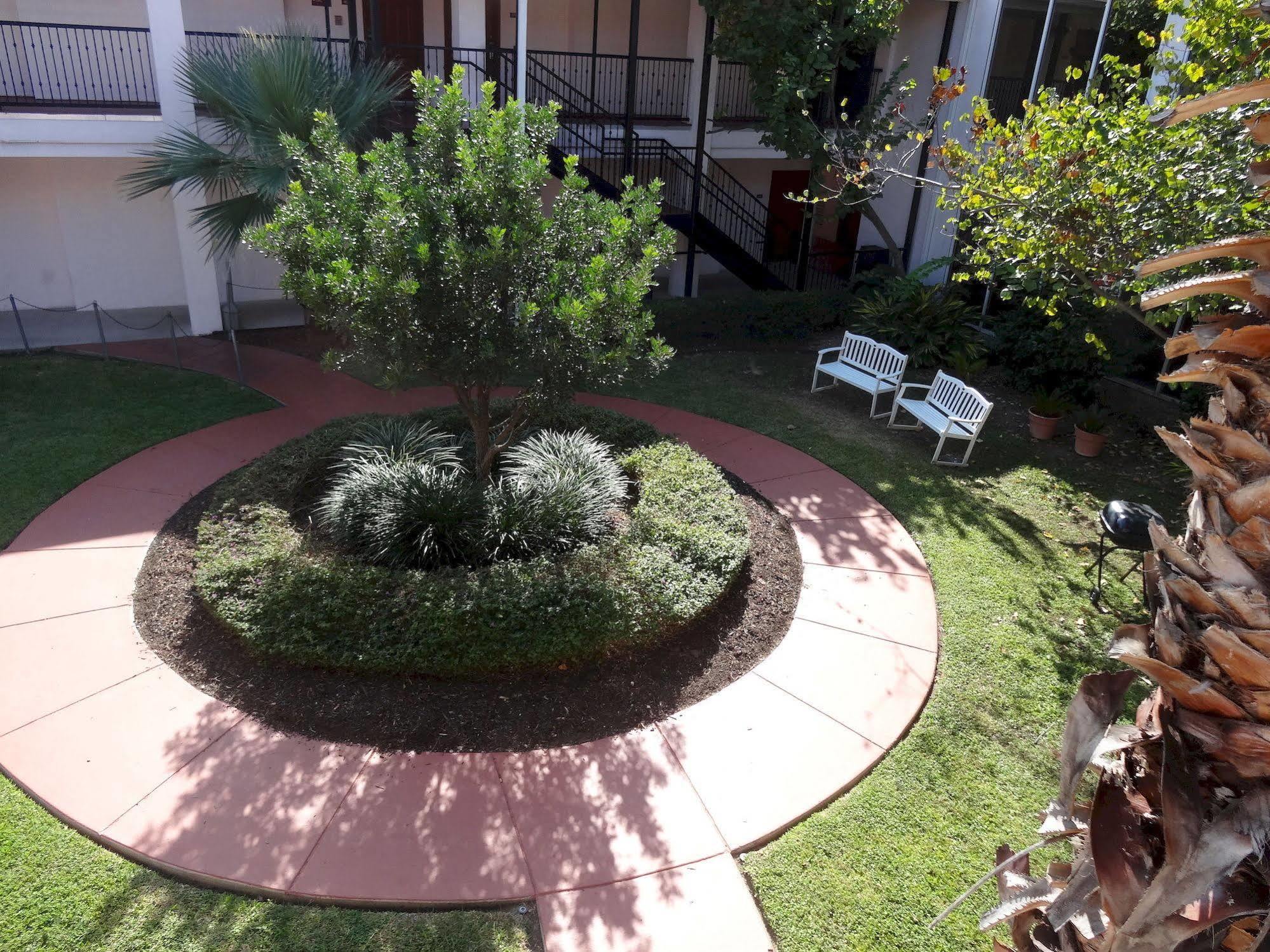 Howard Johnson By Wyndham San Antonio Hotel & Suites المظهر الخارجي الصورة