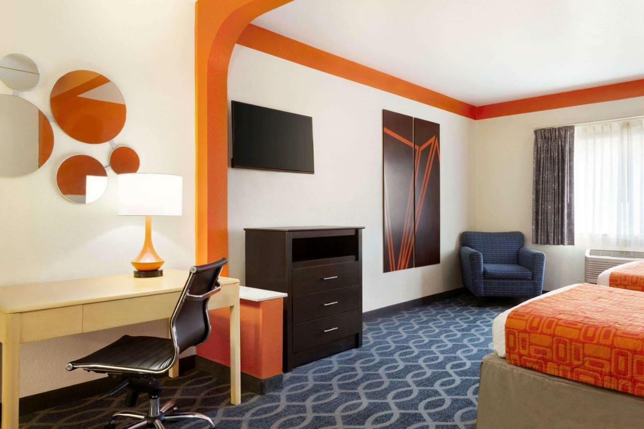 Howard Johnson By Wyndham San Antonio Hotel & Suites المظهر الخارجي الصورة