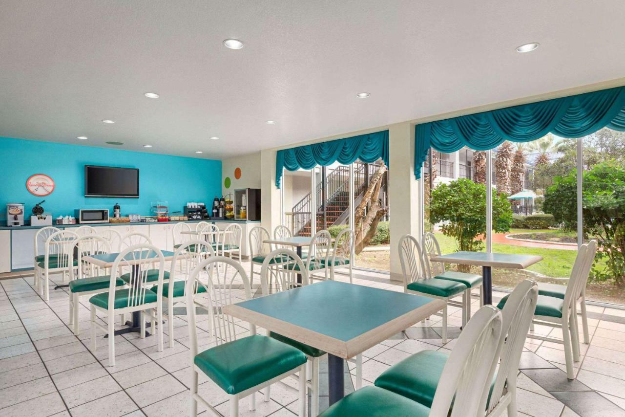Howard Johnson By Wyndham San Antonio Hotel & Suites المظهر الخارجي الصورة