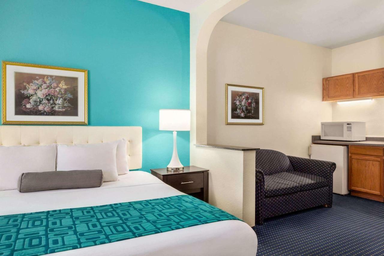 Howard Johnson By Wyndham San Antonio Hotel & Suites المظهر الخارجي الصورة