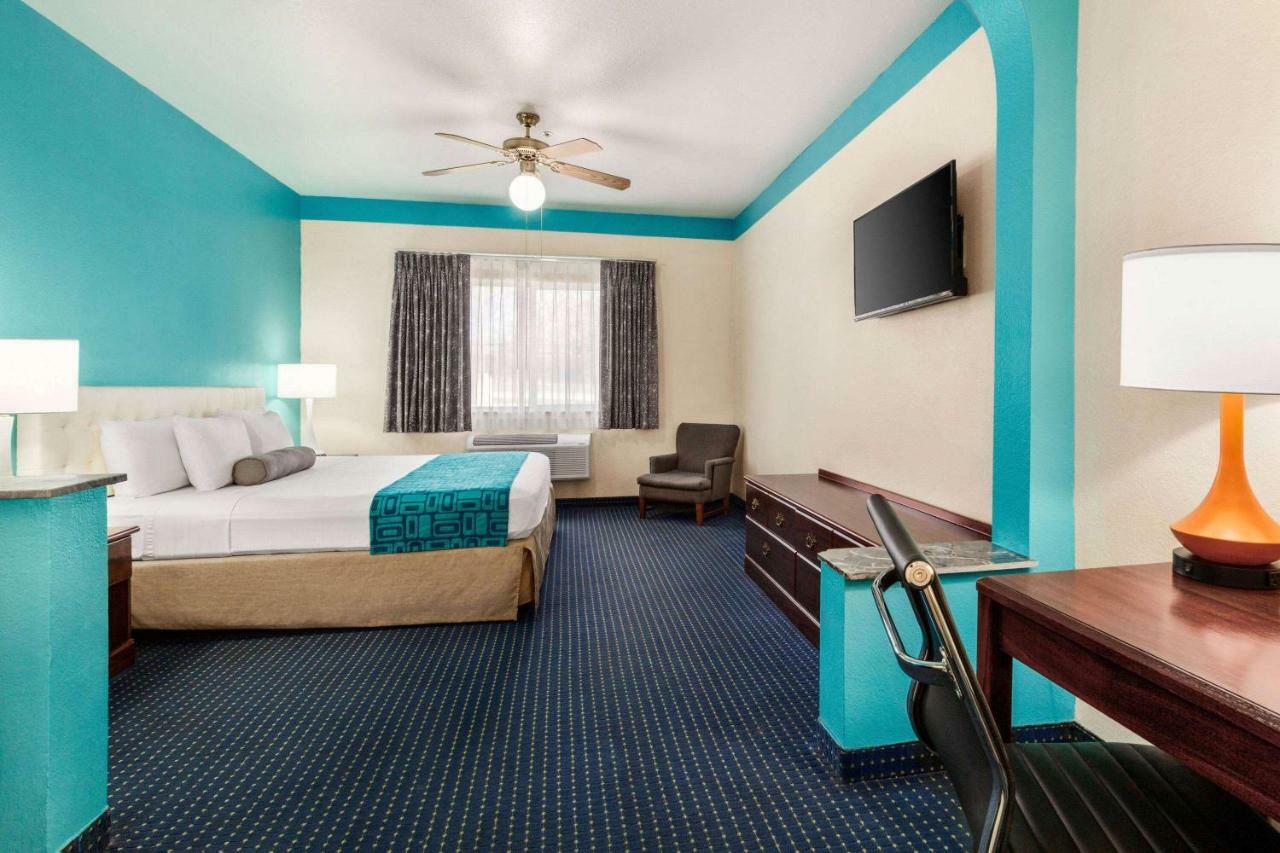 Howard Johnson By Wyndham San Antonio Hotel & Suites المظهر الخارجي الصورة