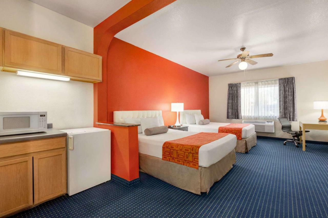 Howard Johnson By Wyndham San Antonio Hotel & Suites المظهر الخارجي الصورة