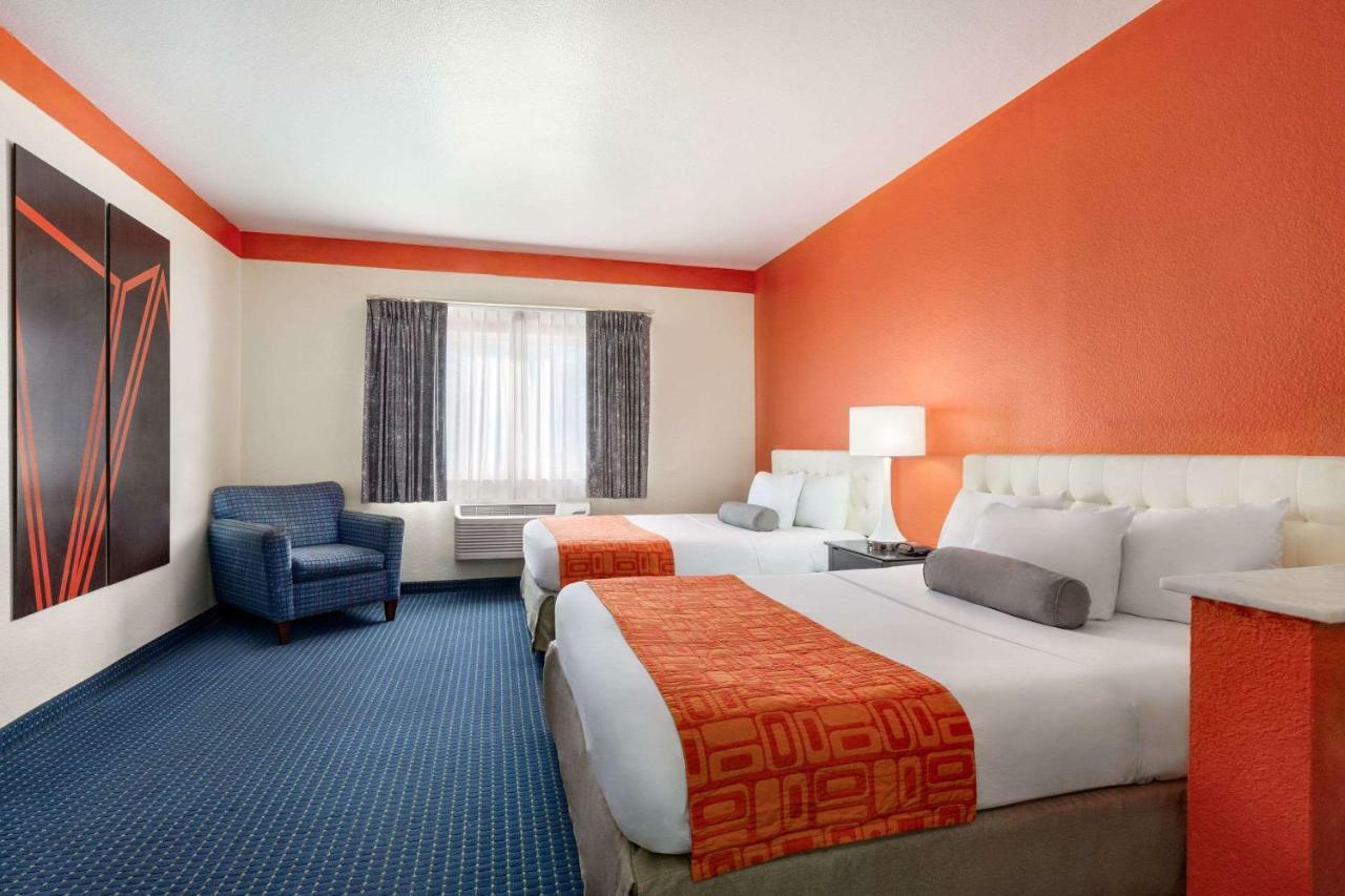 Howard Johnson By Wyndham San Antonio Hotel & Suites المظهر الخارجي الصورة