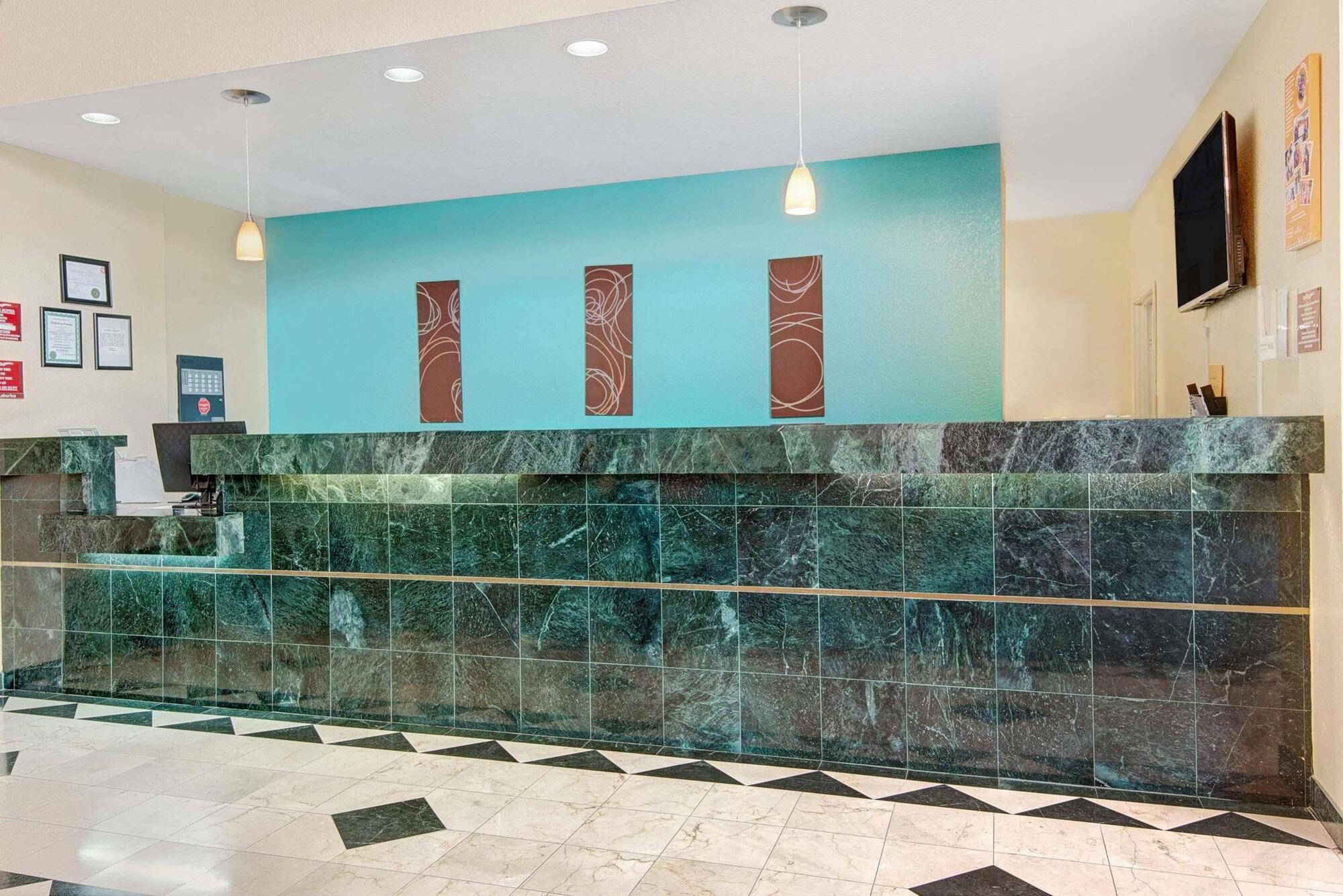 Howard Johnson By Wyndham San Antonio Hotel & Suites المظهر الخارجي الصورة