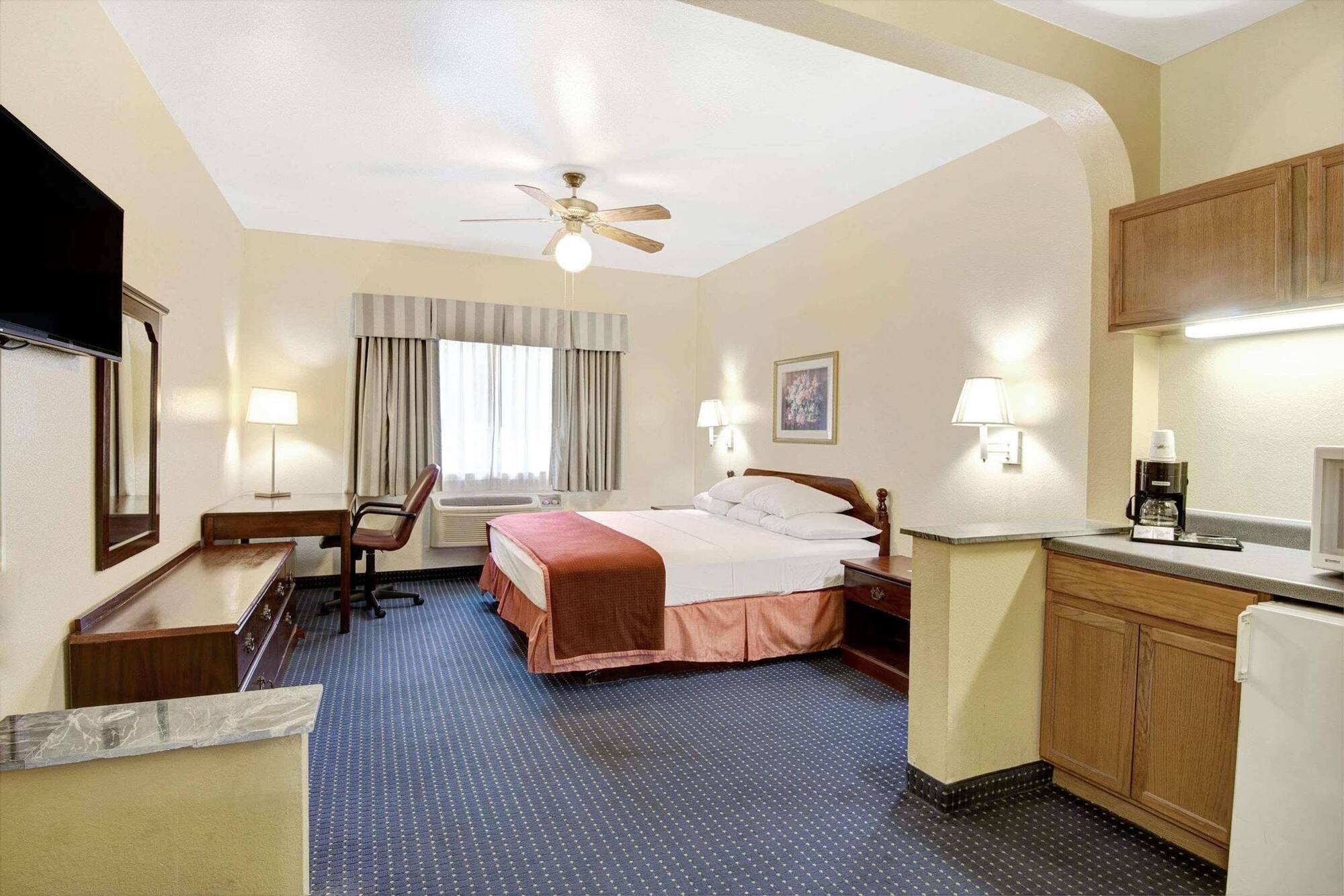 Howard Johnson By Wyndham San Antonio Hotel & Suites المظهر الخارجي الصورة