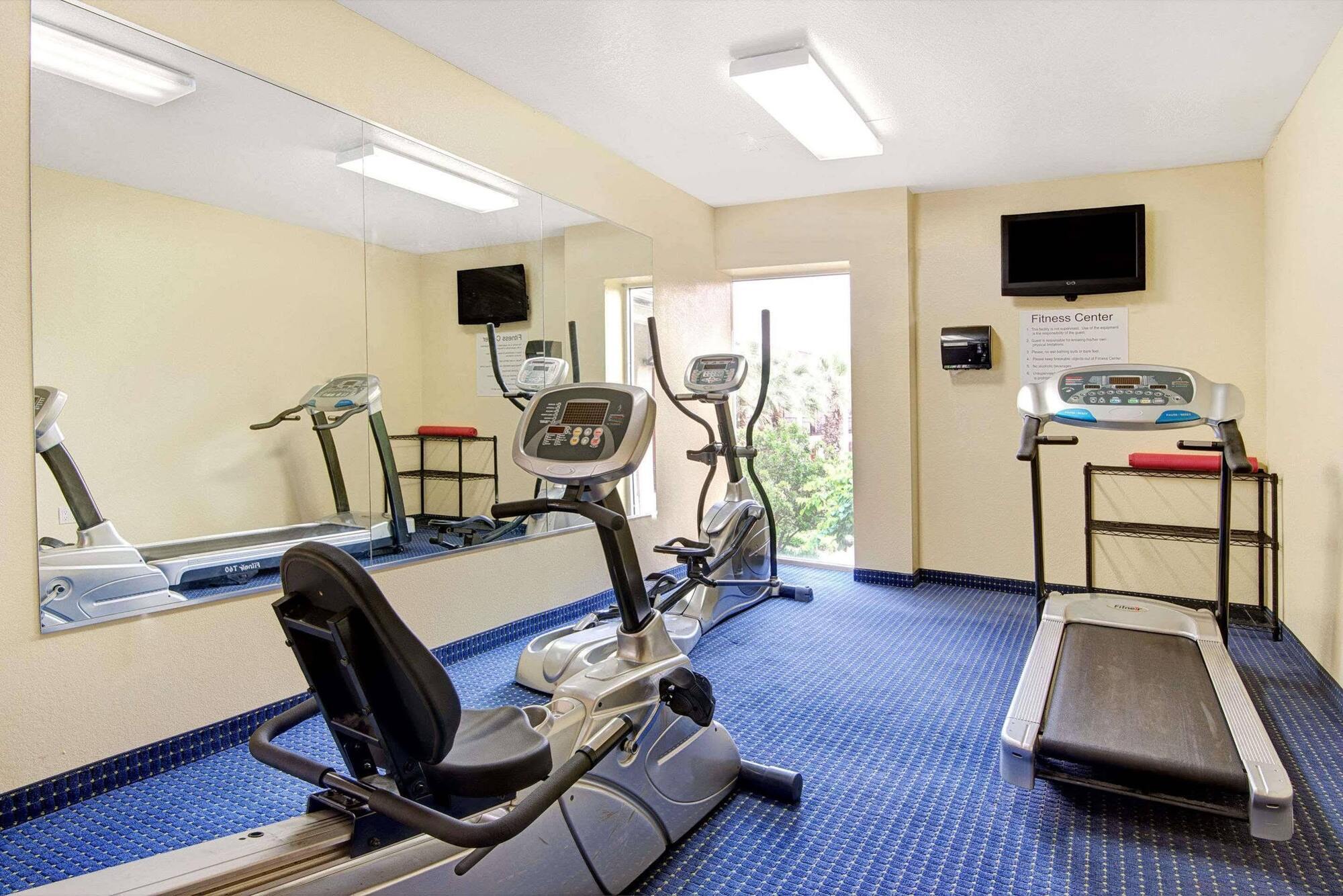 Howard Johnson By Wyndham San Antonio Hotel & Suites المظهر الخارجي الصورة